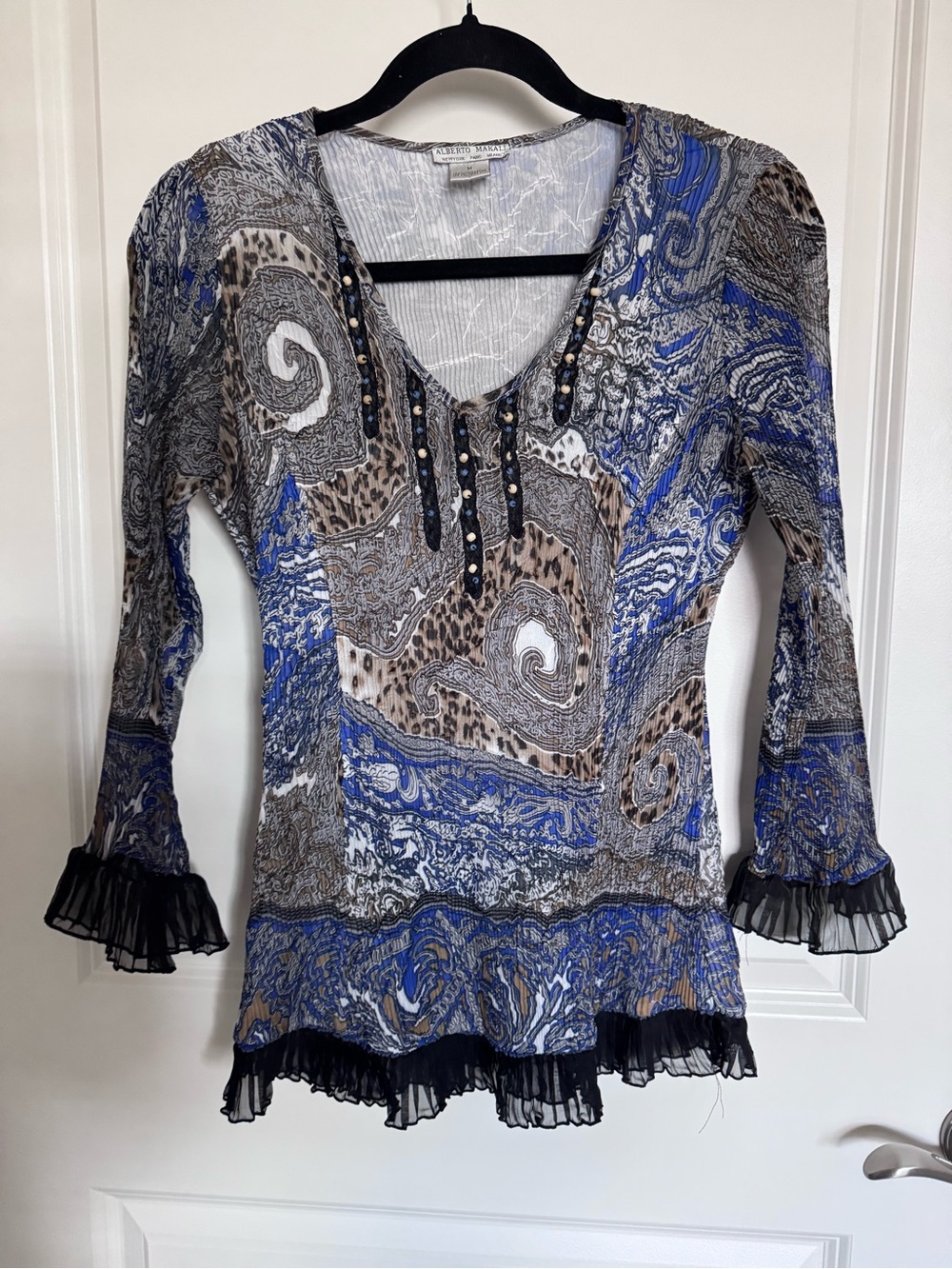 ALBERTO MAKALI  Blue, Brown & Black Printed V-Neck Ruffle Top SZ MEDIUM